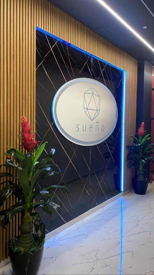 Sueno & Tirana
