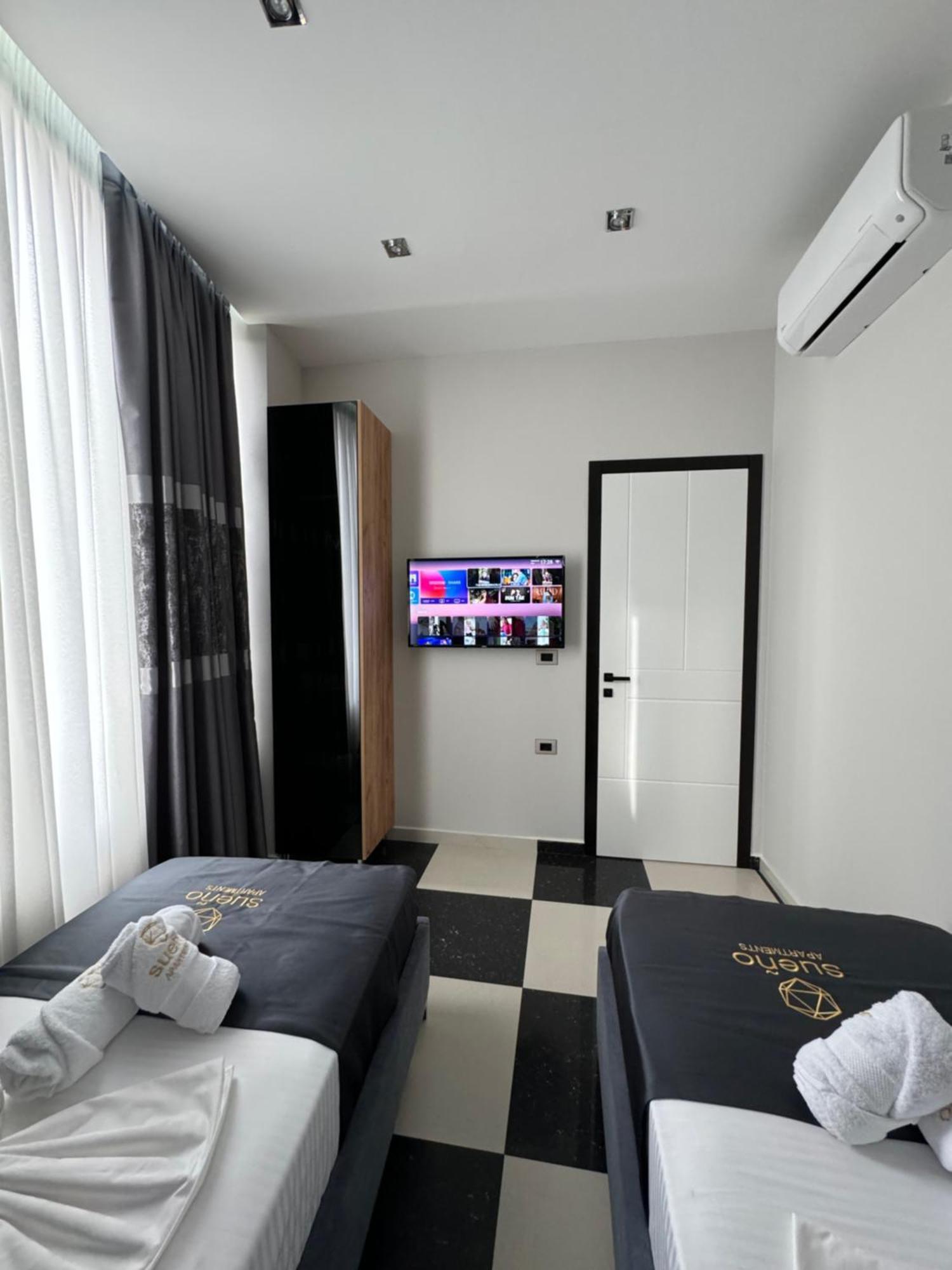 Sueno & Tirana